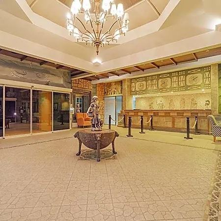 Alexander The Great & فندق